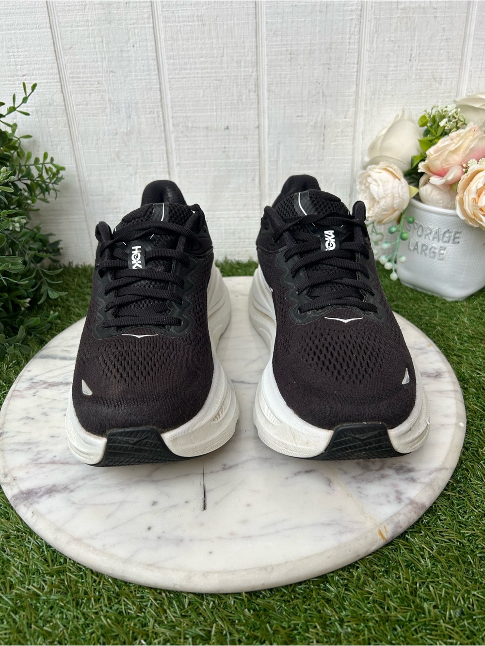 HOKA women EVERYDAY RUNNING
Bondi 9 BLACK/WHITE size  8 preowned 
$ 175 - Picture 11 of 15